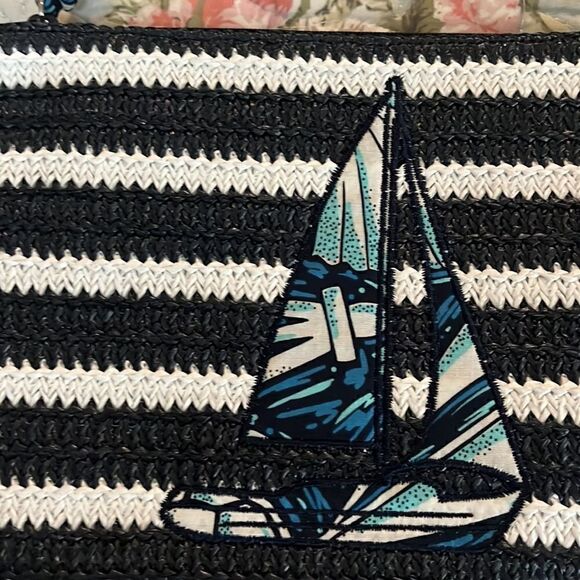 Vera Bradley wristlet  - Picture 4 of 7